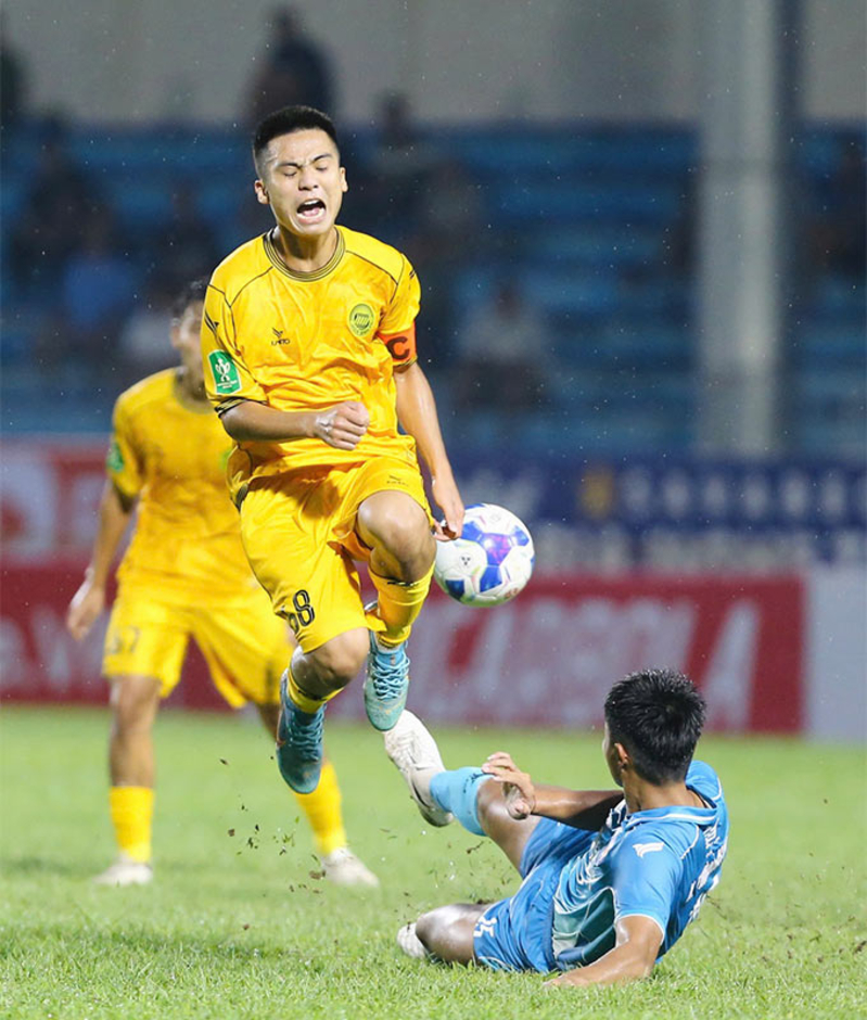 ‘Siêu nhân’ Trần Gia Huy ghi điểm với HLV Kim Sang Sik