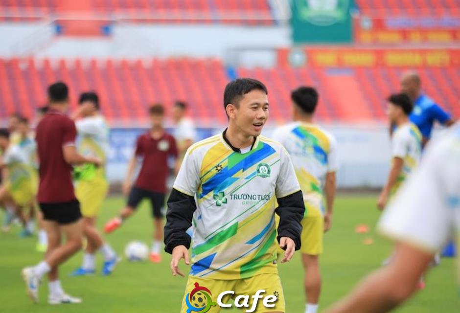 Các CLB hạng Nhất hối hả chuẩn bị mùa giải 2025/26