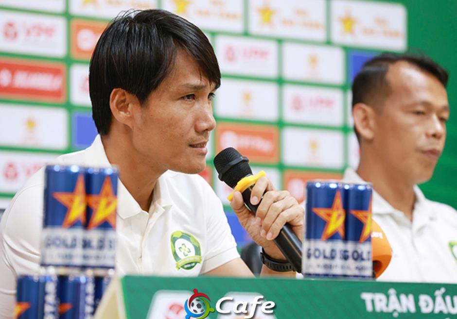 HLV Huỳnh Quốc Anh gạt tình riêng với SHB Đà Nẵng, quyết đưa Bình Phước lên V.League