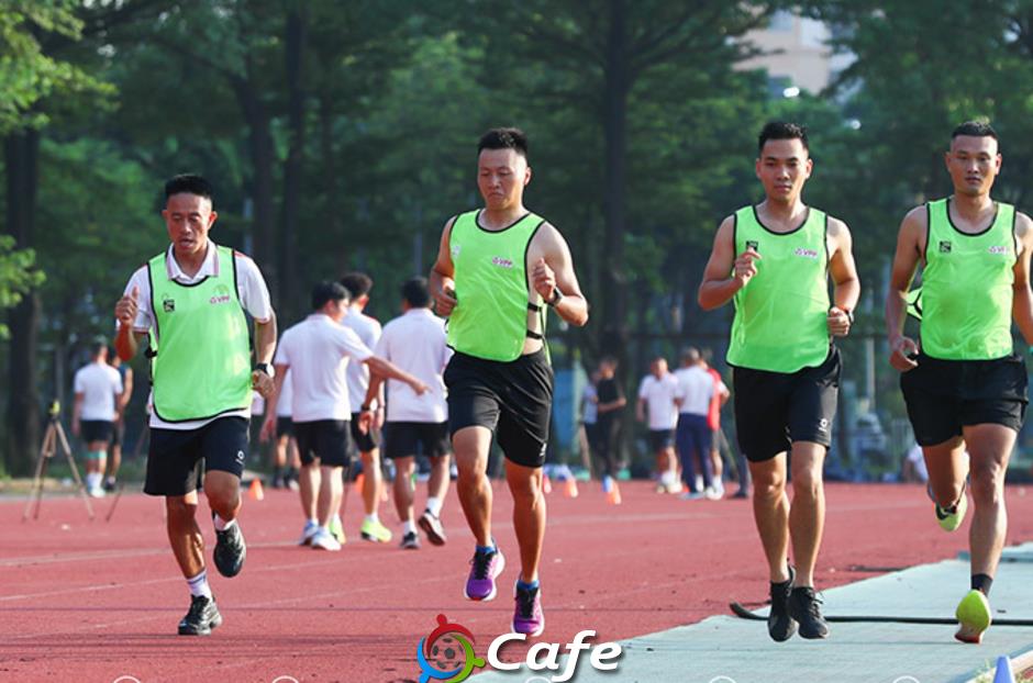 1 trọng tài đi cấp cứu ở kiểm tra thể lực trước mùa 2025/26
