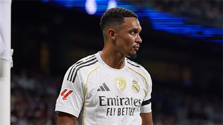 Alexander-Arnold bị thay ra vì có vấn đề với Mbappe?