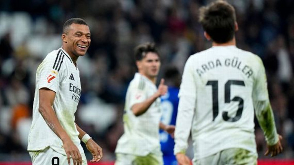 Ancelotti khiến Mbappe 'phổng mũi'