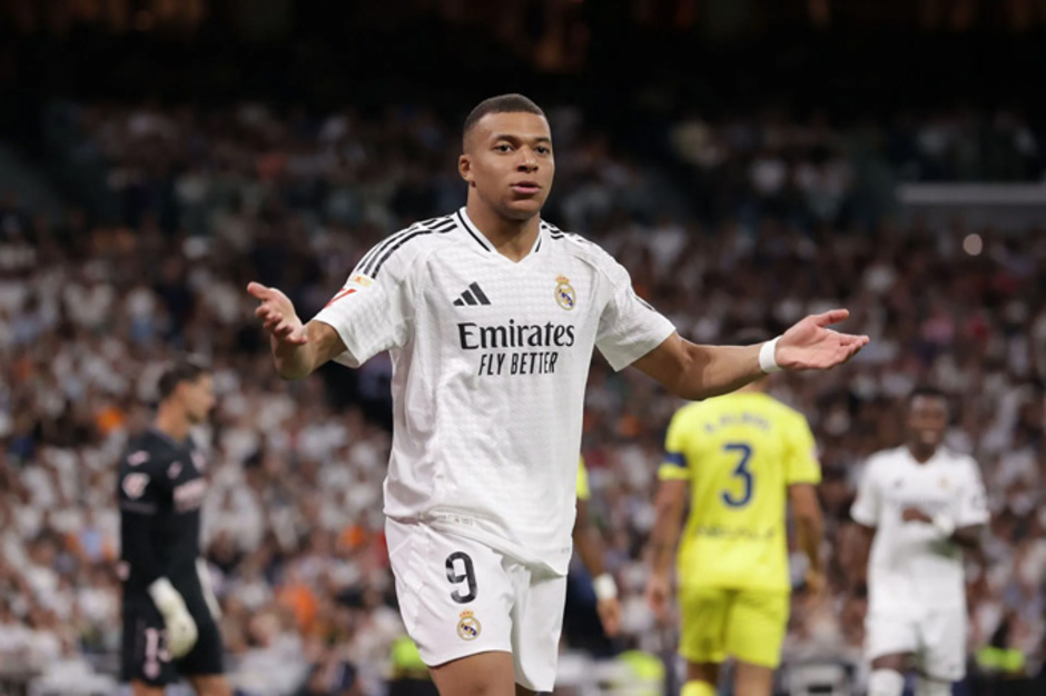 Ancelotti khiến Mbappe 'phổng mũi'