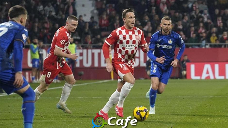 Antony và cuộc đối đầu thú vị với Arthur Melo