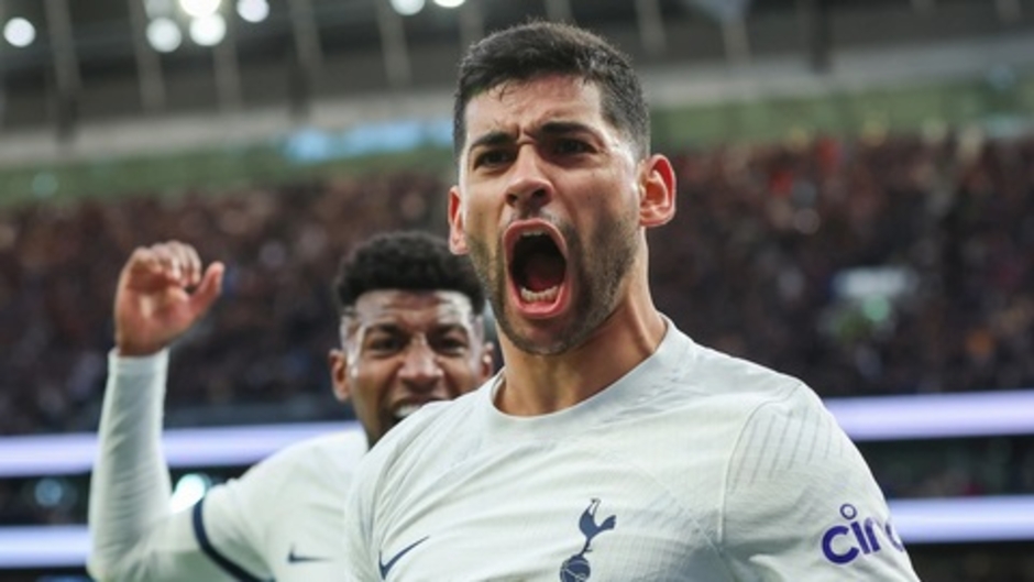 Atletico phải bán trước mới mua được 