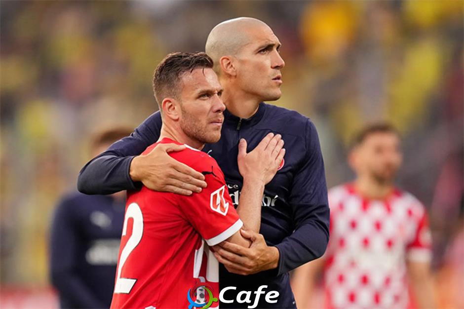 Barca chấm dứt hợp đồng với 'người bị lãng quên' ở đội một