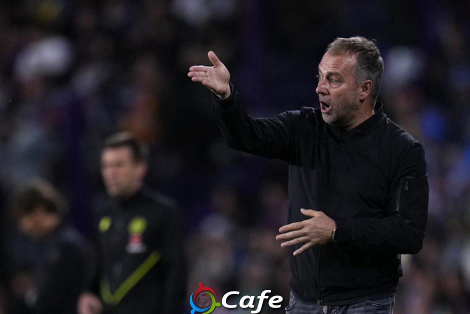 Barca suýt toi vì Hansi Flick chơi... dại