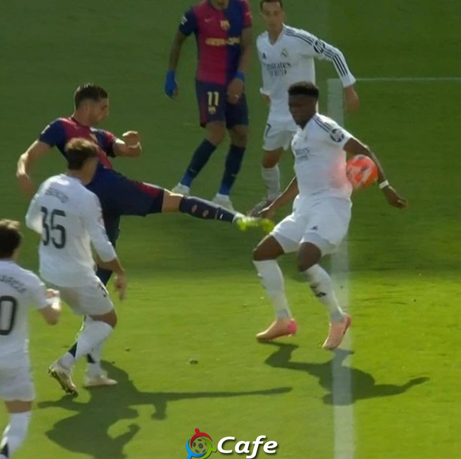 Barca xem trọng tài Alejandro Hernandez là 'tay trong' của Real Madrid?