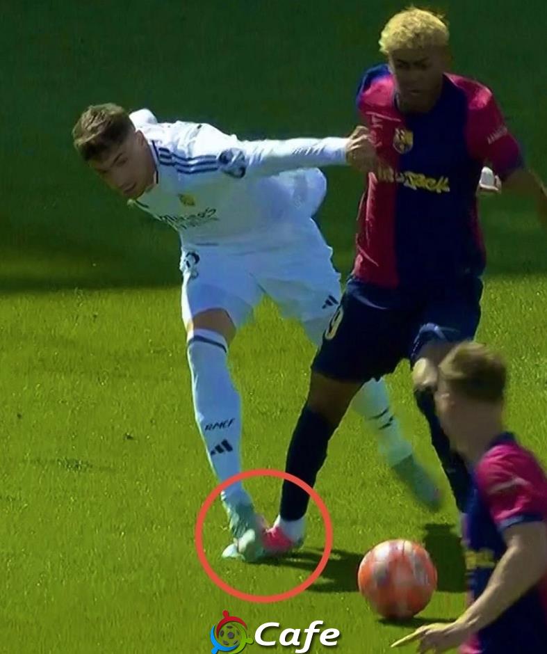 Bóng đen trọng tài bao trùm trận Real Madrid vs Barca