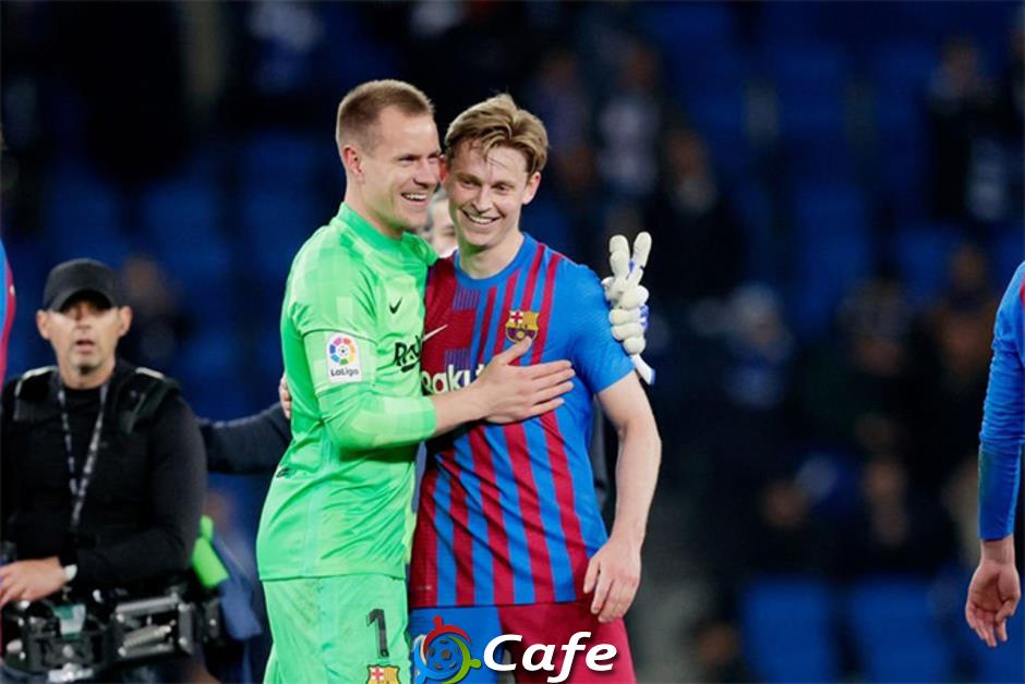Cầu thủ Barca ủng hộ Ter Stegen, tuyên chiến BLĐ