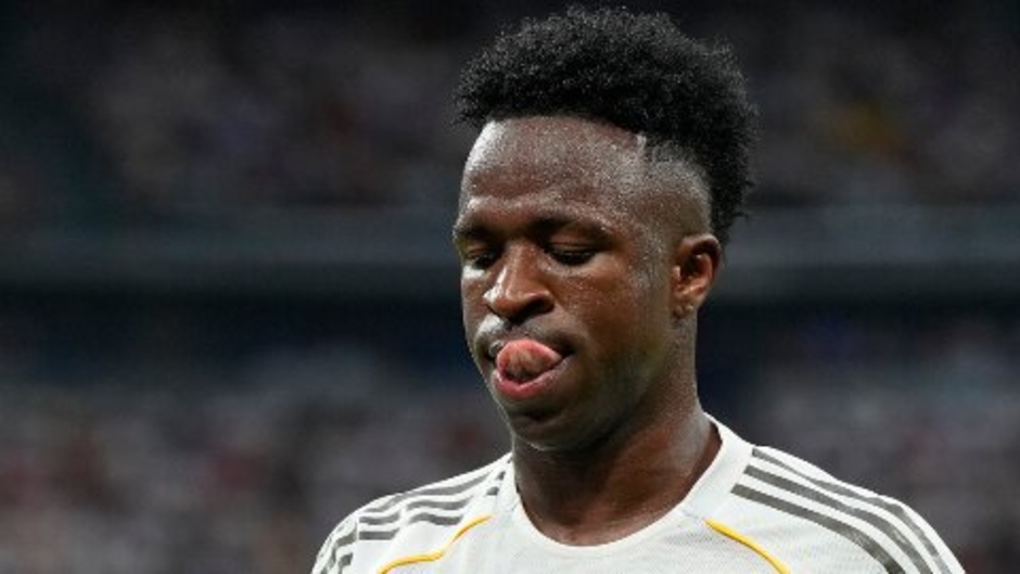 Đừng để đến lúc Vinicius Jr túm tóc ‘tẩn’ thầy!