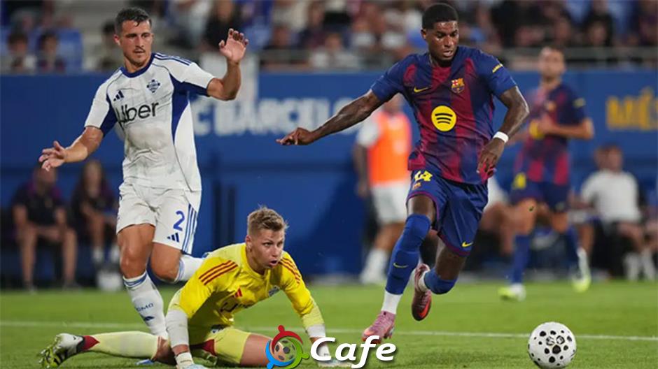 Đừng trách Rashford chỉ vì một pha bỏ lỡ khó tin