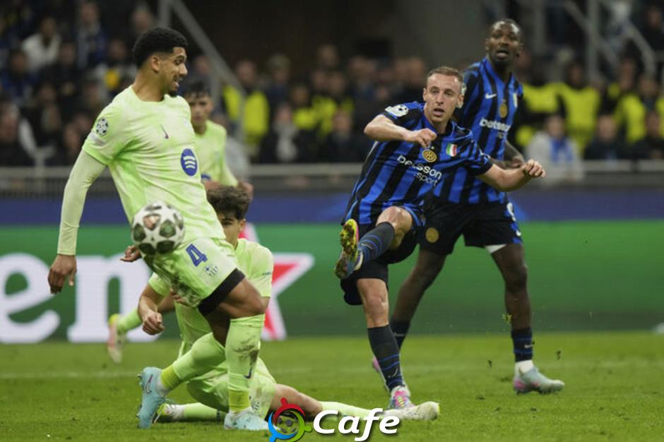Giờ Barca có tiếc vì gia hạn với Ronald Araujo?