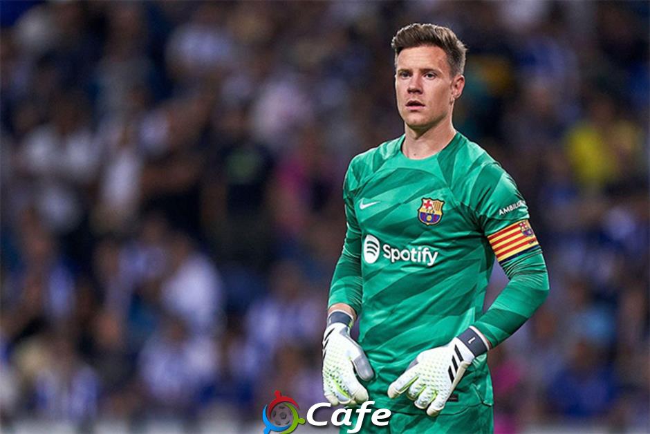 Hansi Flick tước băng đội trưởng của Ter Stegen