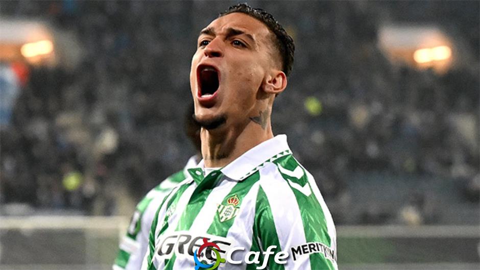 HLV Pellegrini đề nghị MU cho mượn Antony thêm 1 năm