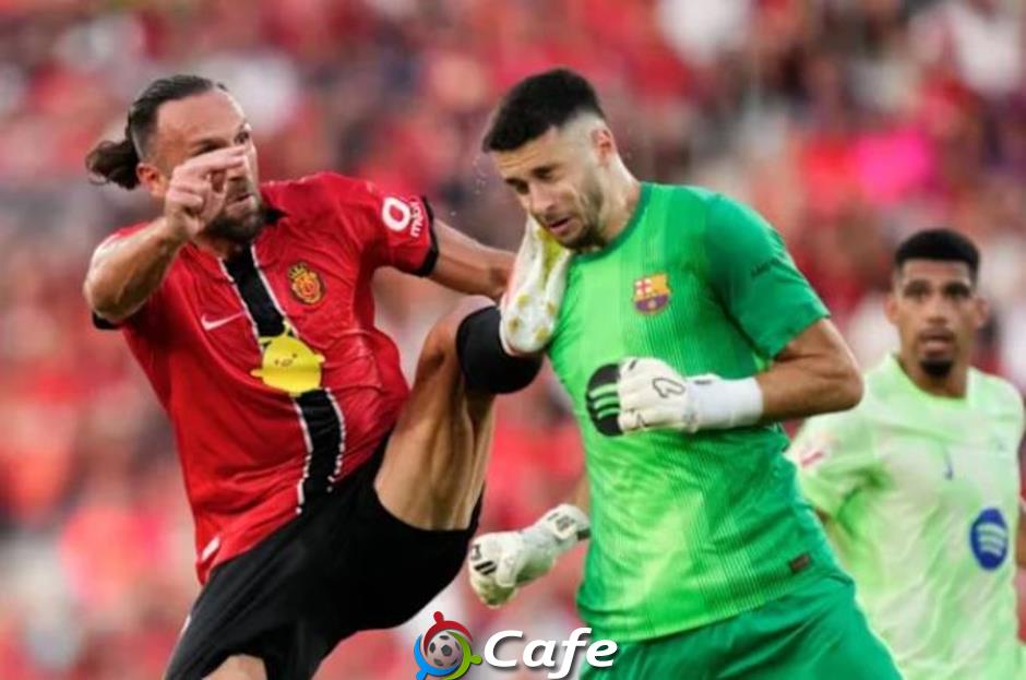 Joan Garcia: 'Ăn... đạp' và sánh vai các huyền thoại Barca