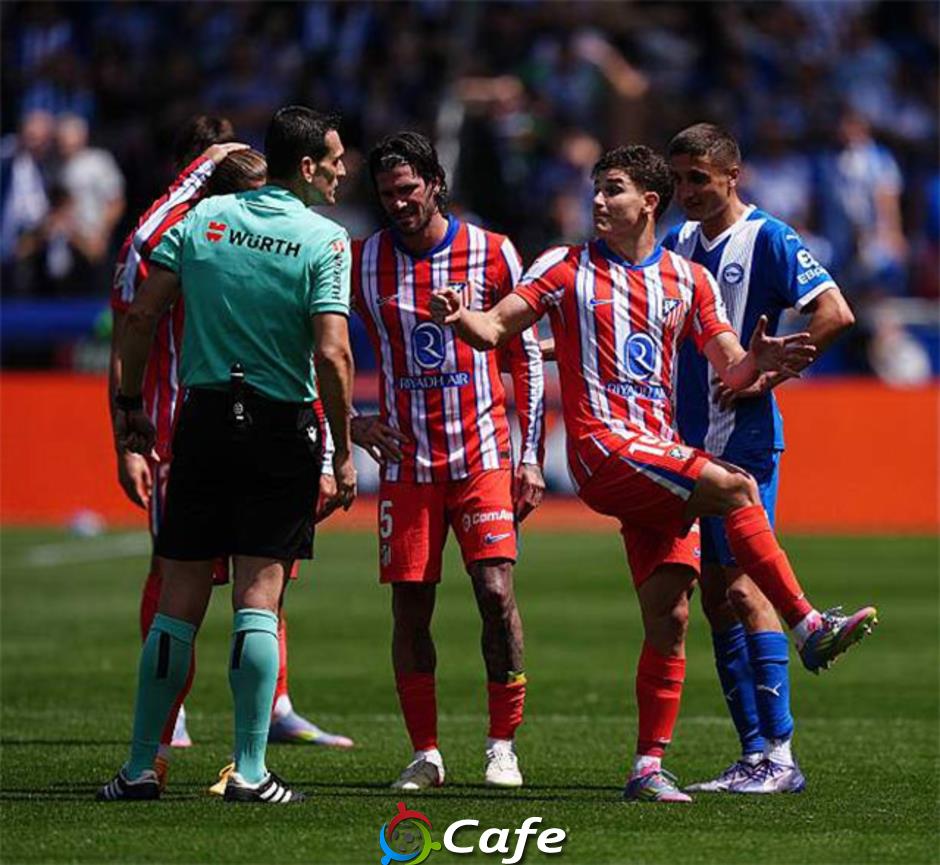 Kết quả Alaves 0-0 Atletico: Hòa Alaves, Atletico càng khó đuổi Barca và Real