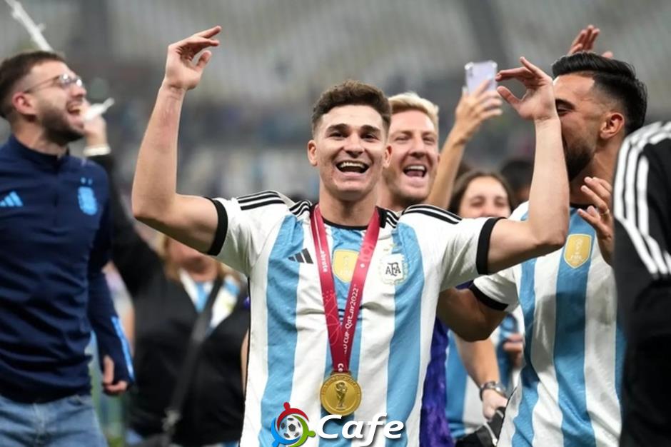 Kylian Mbappe có ‘món nợ’ phải đòi Julian Alvarez!