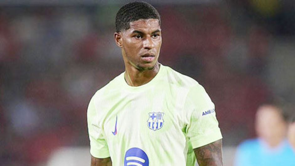 Marcus Rashford bị rút ra ngay hiệp 1, fan mỉa mai 
