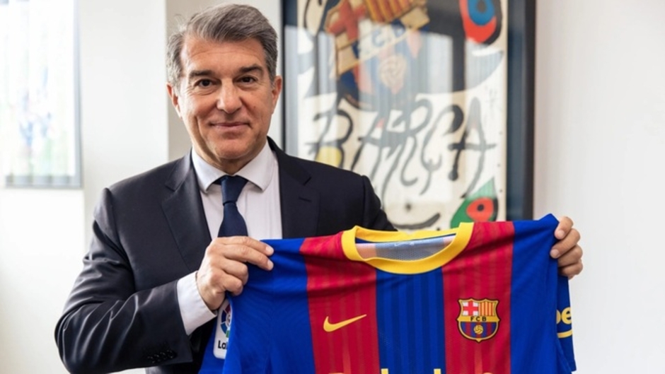 Nike bơm tiền ‘khủng’, Barca thở phào