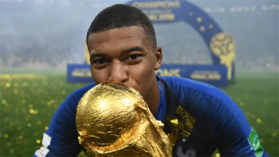 Ở tuổi 26, Mbappe so thế nào với Messi và Ronaldo?