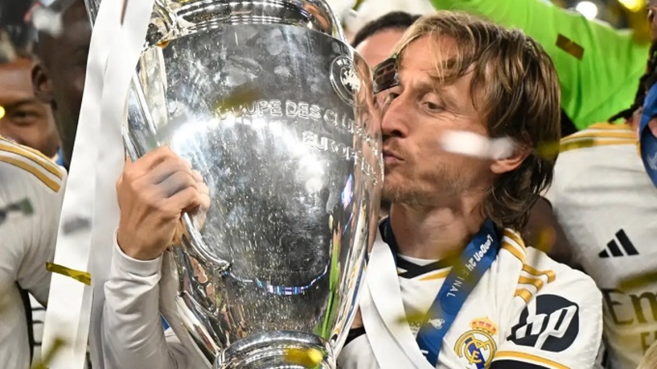 Real Madrid tính chuyện gia hạn với Modric