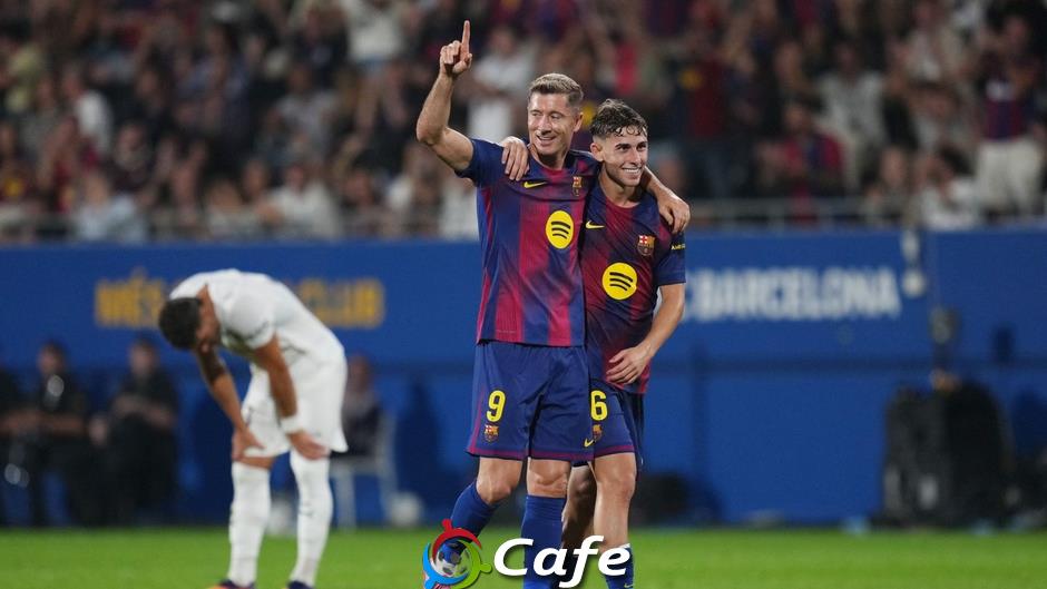 Robert Lewandowski kỷ niệm 150 trận với cú đúp