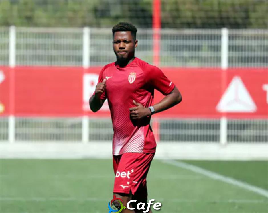 Tiền đạo Barca vừa sang Pháp đã gặp hạn