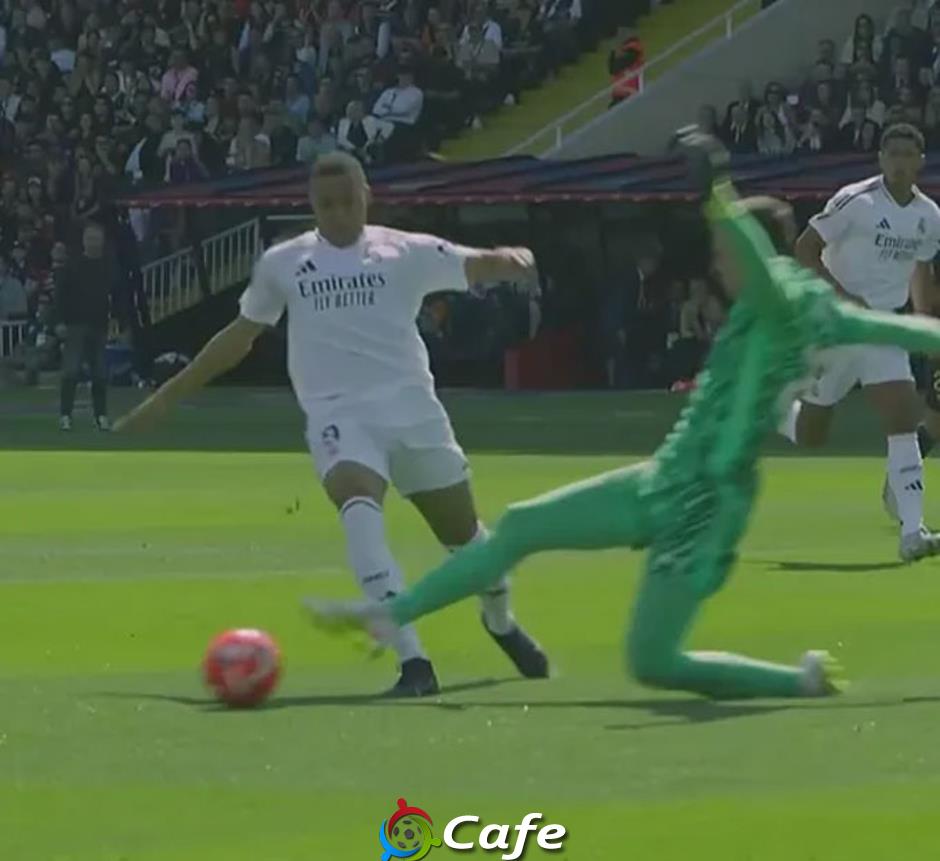 Tranh cãi lớn ở quả phạt đền của Kylian Mbappe