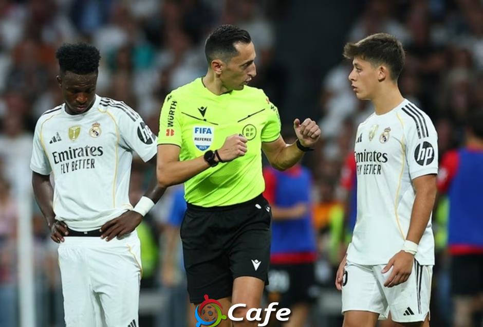 Trọng tài không phải ‘là cha, là mẹ’ của Real Madrid
