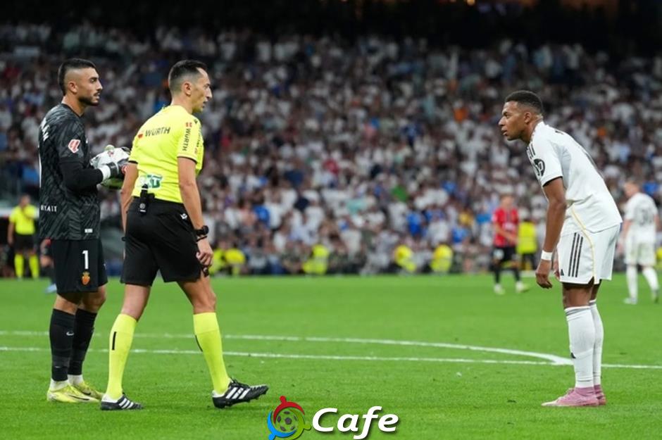 Trọng tài không phải ‘là cha, là mẹ’ của Real Madrid