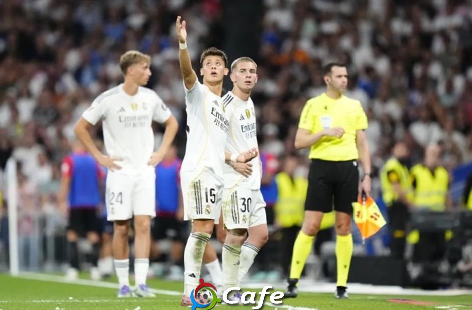 Trọng tài không phải ‘là cha, là mẹ’ của Real Madrid