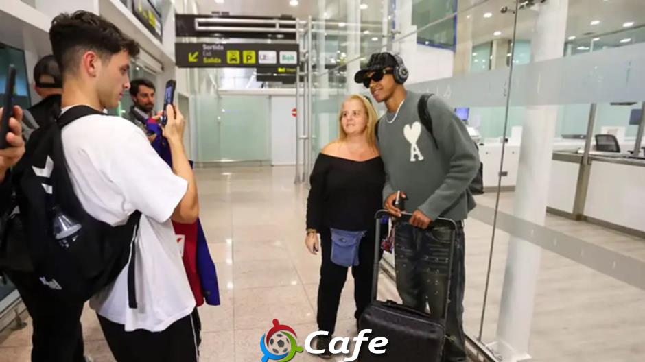 Vì sao lại là Lamine Yamal? 10 lý do Yamal xứng đáng với chiếc áo số 10 của Barca