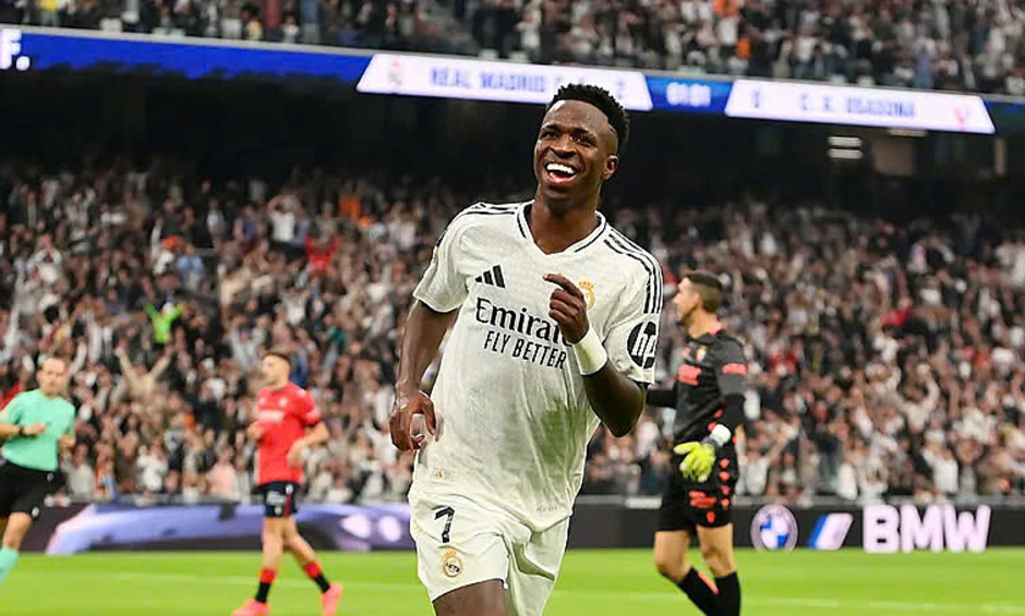 Vinicius: Sút đi, đừng chuyền!