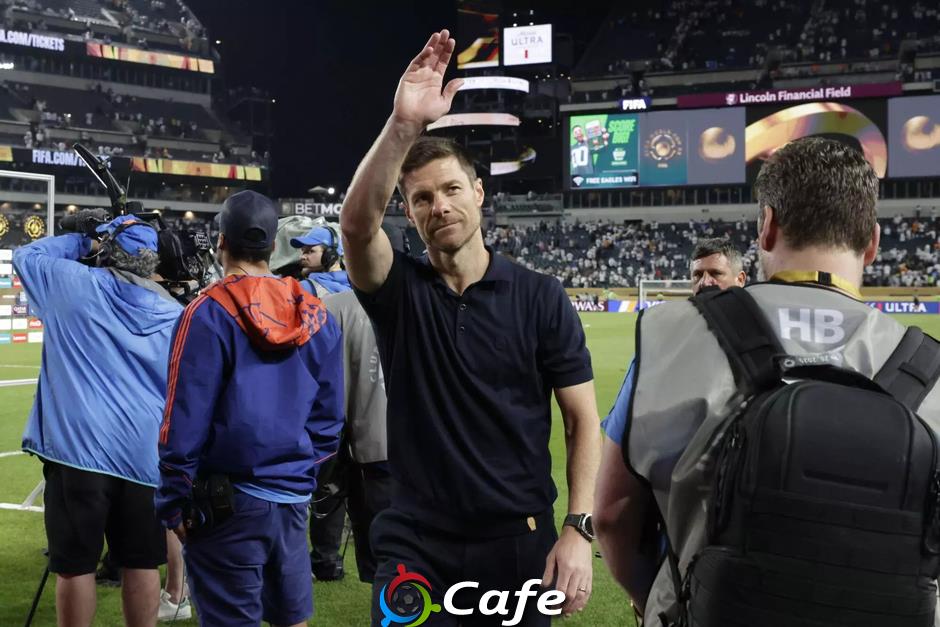 Xabi Alonso: 'Cây sào cong không thể tạo bóng thẳng'