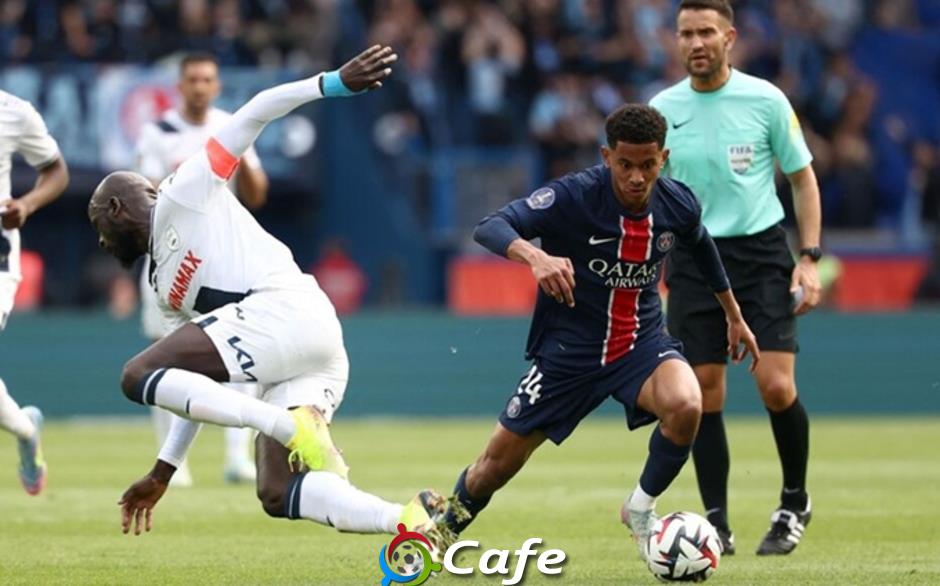Hiện tượng 18 tuổi gây sốt ở PSG