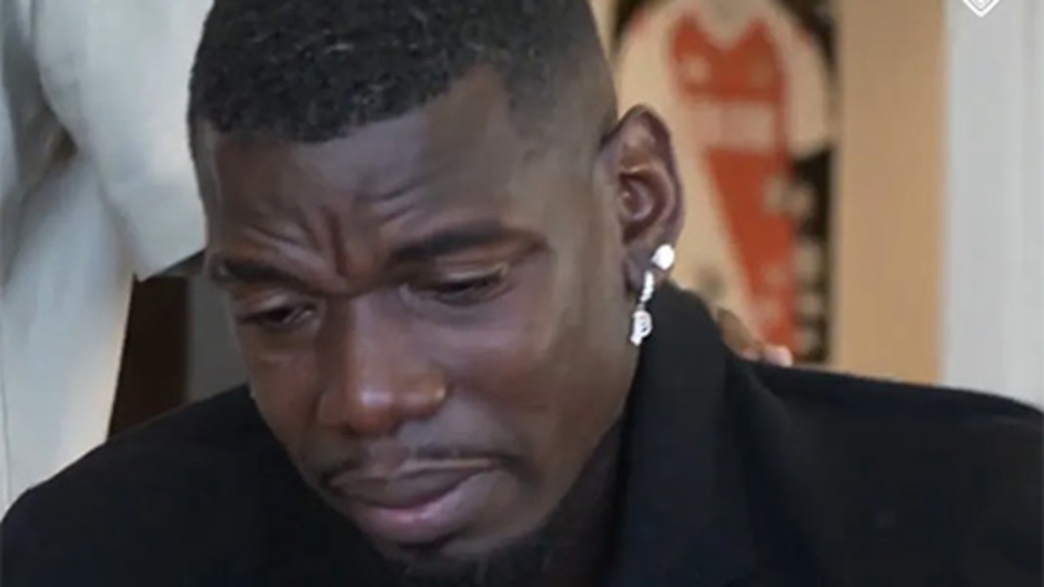 Paul Pogba òa khóc khi được trở lại đá bóng