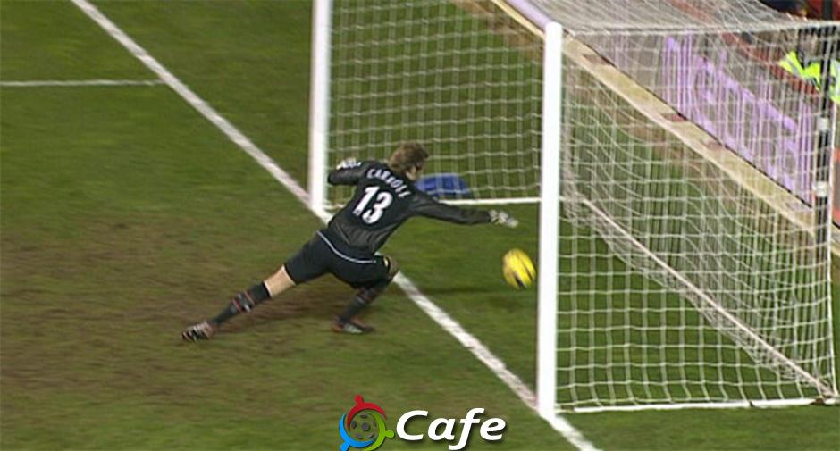 ‘Bàn thắng ma’ và nghi án Clattenburg là tay trong của MU
