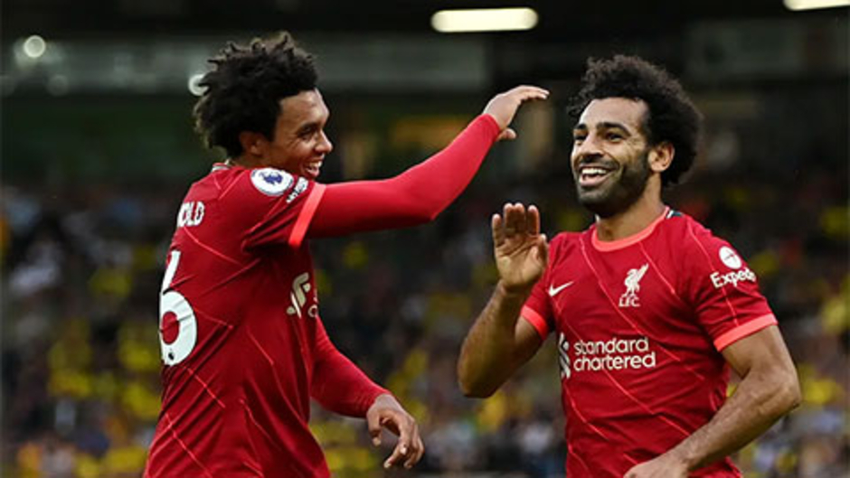 Alexander-Arnold khiến fan Liverpool giận dữ vì... Salah