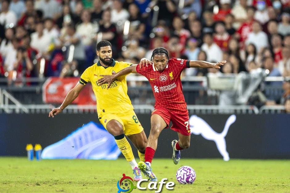 Arne Slot khẳng định Liverpool không biết ngán ngại