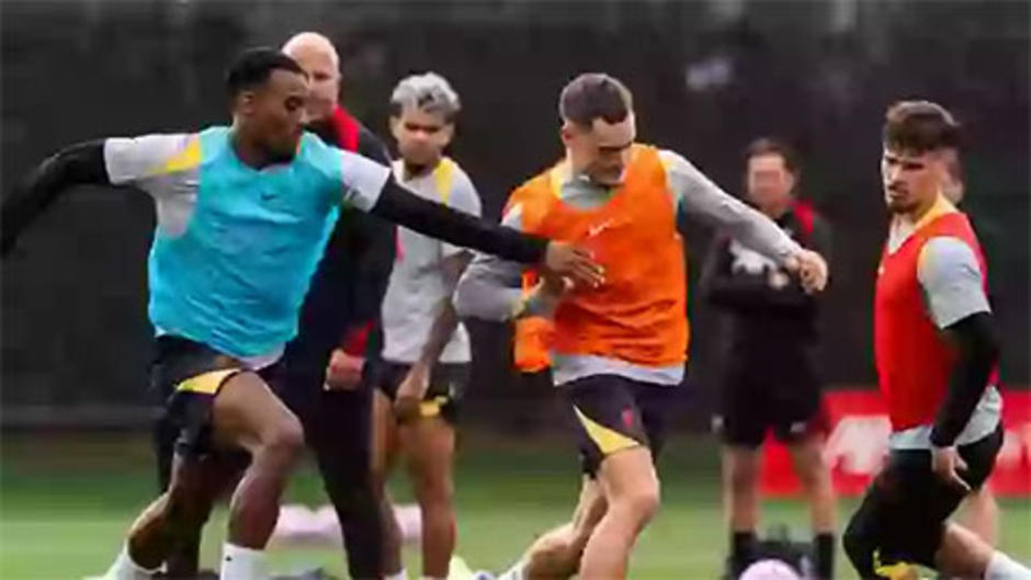 Arne Slot thẳng tay loại hai ngôi sao lớn của Liverpool