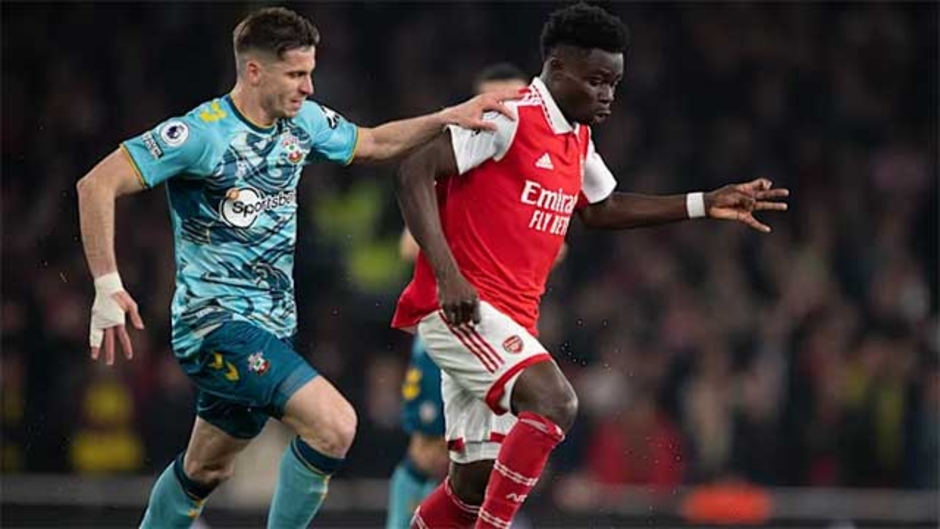 Arsenal cách mốc lịch sử một chiến thắng