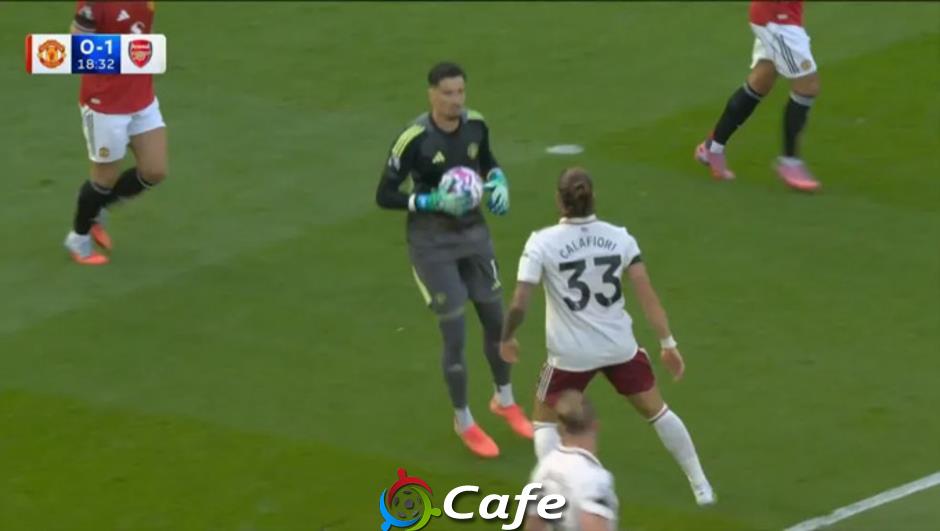 Arsenal 'chơi bẩn' MU bất thành