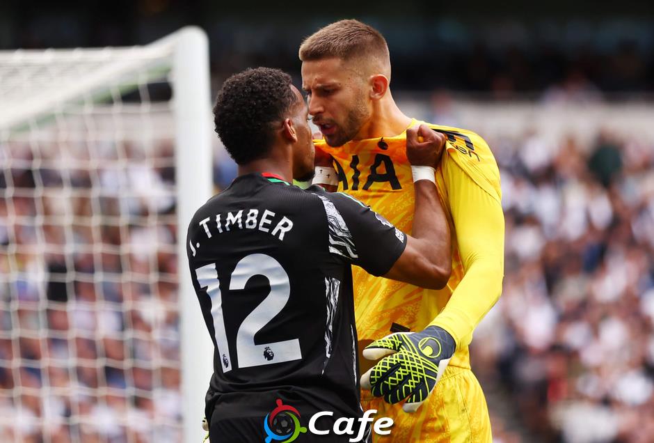 Arsenal loạn nhưng Jurrien Timber vẫn an nhiên