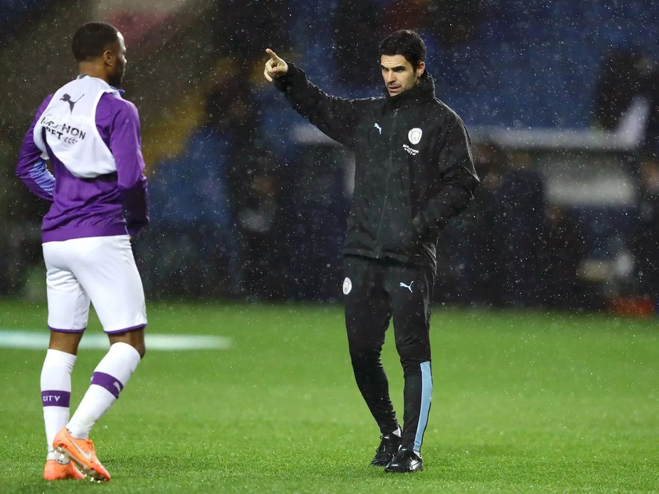 Arteta dùng Sterling 'xử' Guardiola