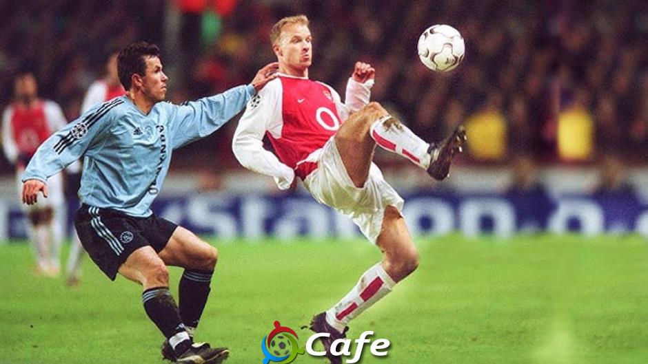 Bàn thắng quái dị tôn Dennis Bergkamp lên hàng nghệ sĩ bậc thầy