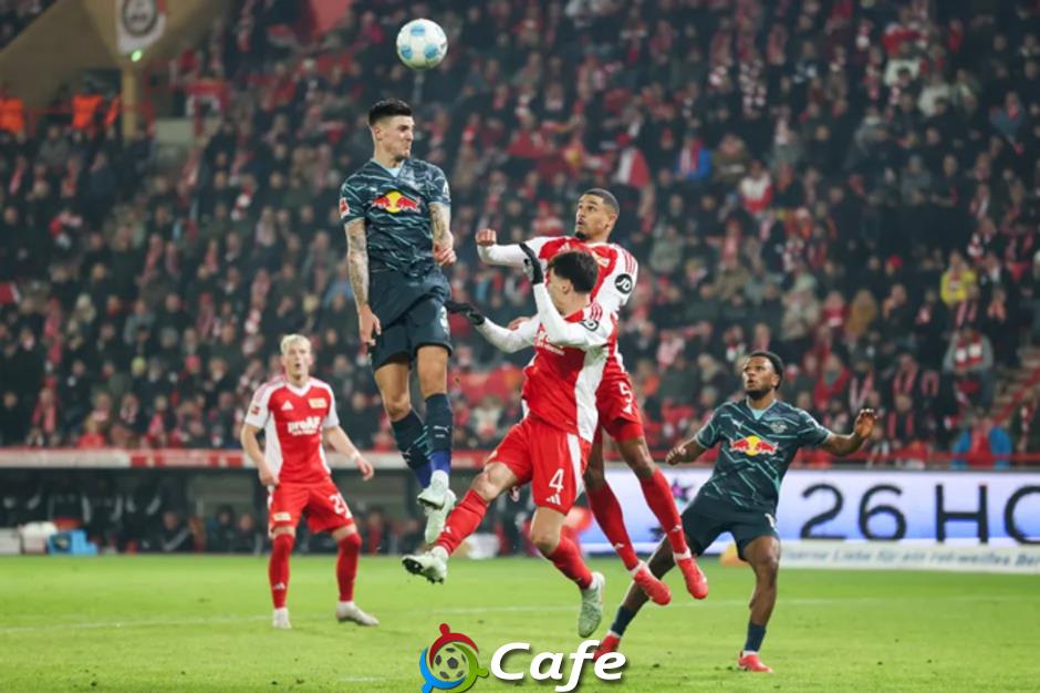 Benjamin Sesko & cú bật Cristiano Ronaldo: Vũ khí khiến các hàng thủ Premier League khiếp sợ