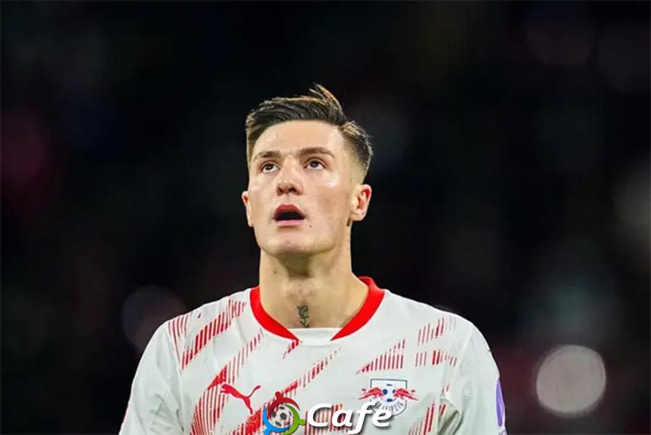 Benjamin Sesko nên chọn MU hay Newcastle?