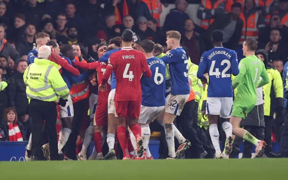 Biến cố Goodison Park đã làm hồi sinh cuộc đua vô địch?