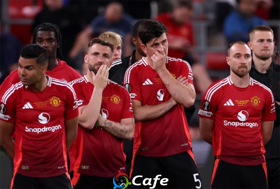 Bruno Fernandes được 'cầu xin' ở lại MU